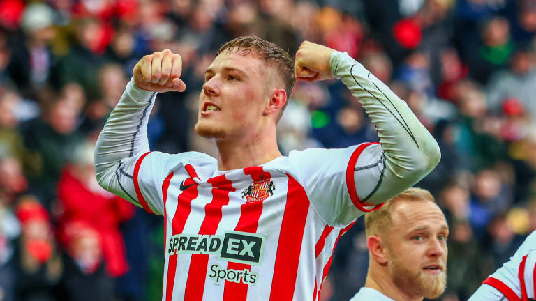Sunderland defender linked with £20m summer move to Everton